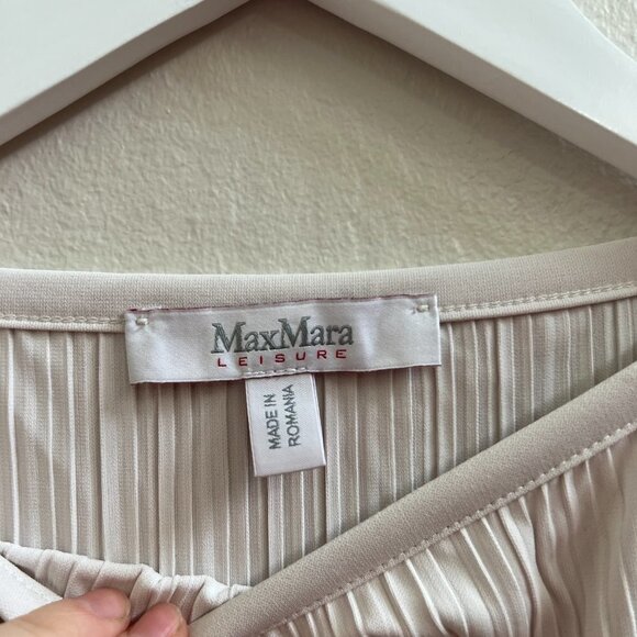 MaxMara Neutral Pleated Tunic Sleeveless Top With Side Slits - Picture 6 of 8